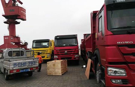 Last month our company exported a batch of dump trucks and spare parts to Ghana.